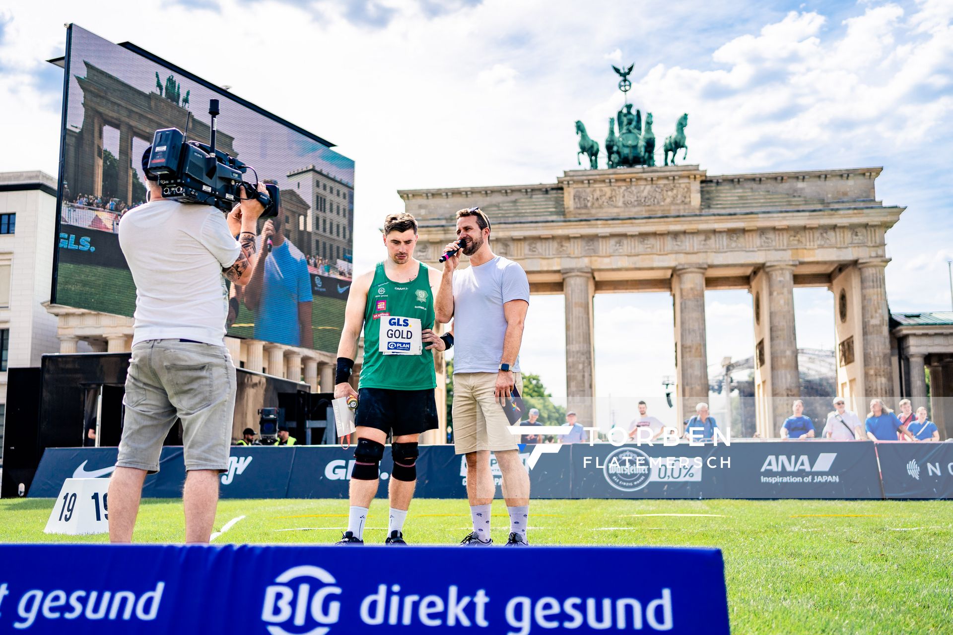 Florian Michael Weber beim Kugelstossen waehrend der deutschen Leichtathletik-Meisterschaften auf dem Pariser Platz am 24.06.2022 in Berlin